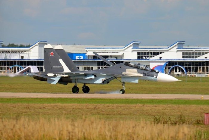 Máy bay chiến đấu Su-30 tại Triển lãm hàng không Moscow 2013